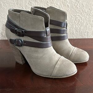 Lightly worn Carlos Santana short boots. Excellent pre-owned condition.